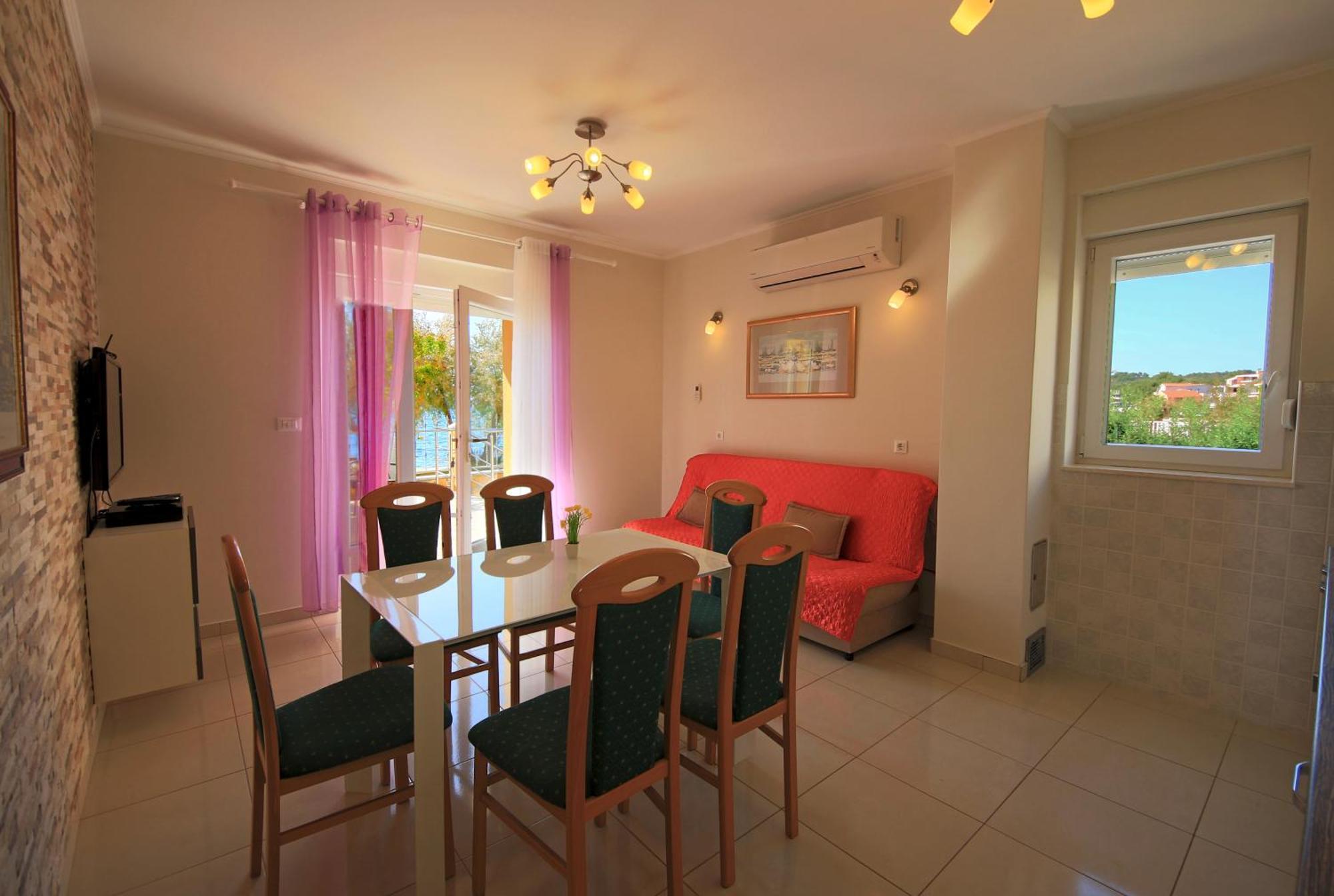 Apartments Superba Brodarica  Bilik gambar