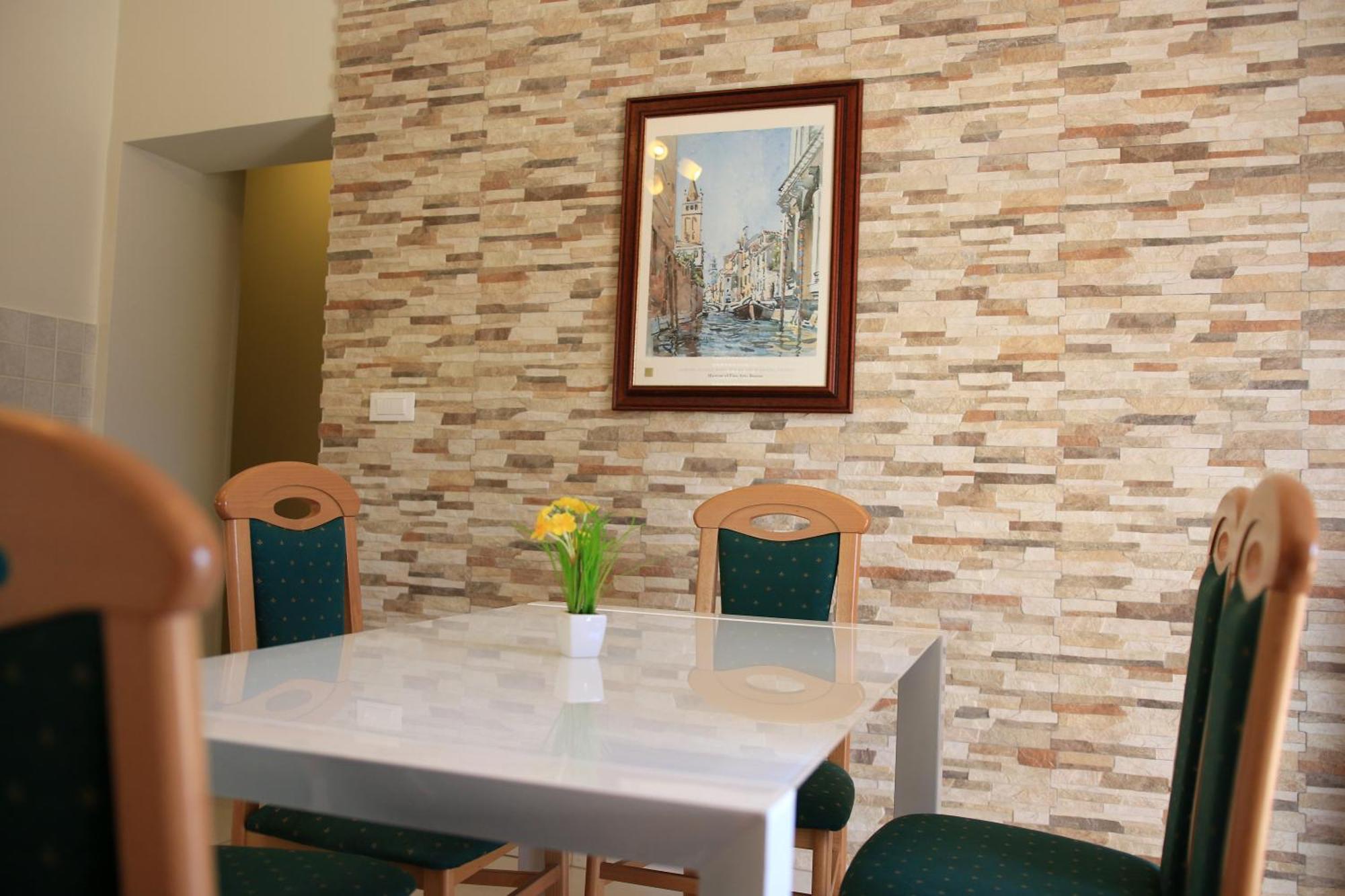 Apartments Superba Brodarica  Bilik gambar
