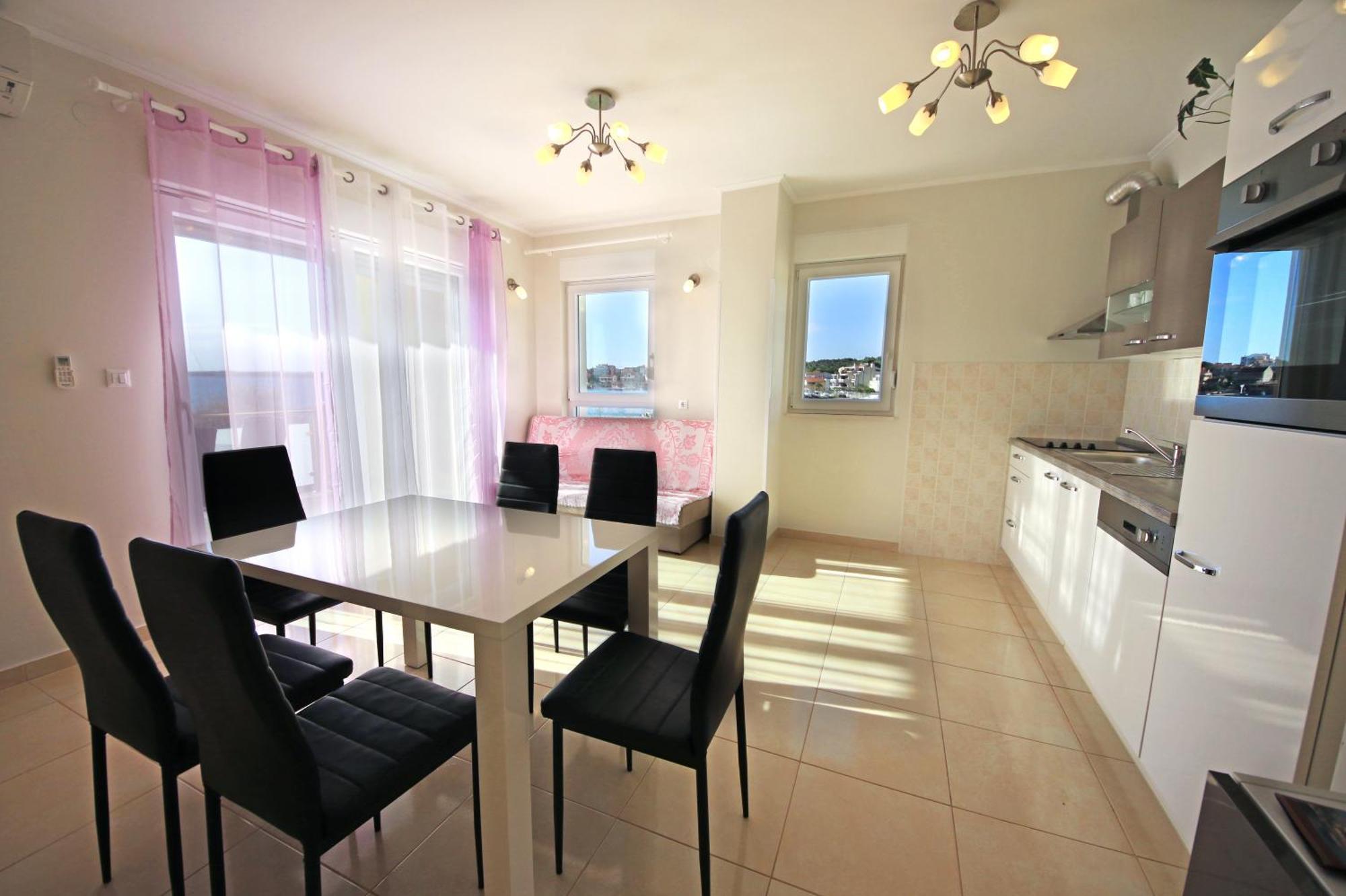 Apartments Superba Brodarica  Bilik gambar