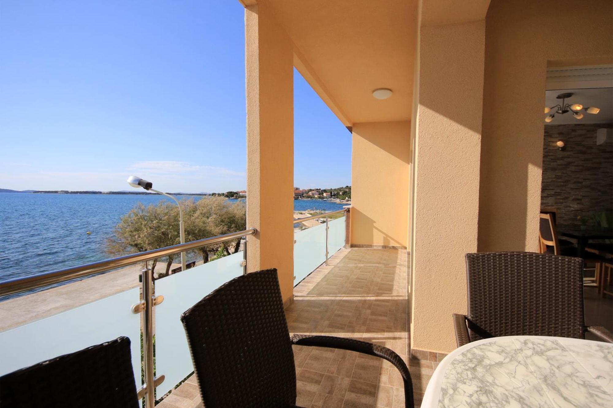 Apartments Superba Brodarica  Bilik gambar