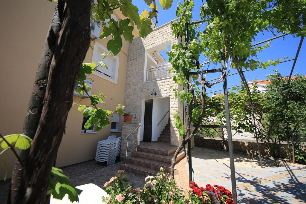 Apartments Superba Brodarica  Luaran gambar