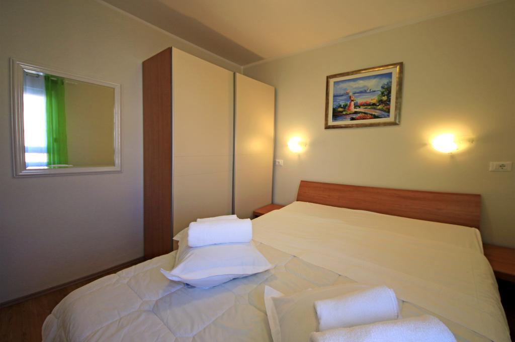 Apartments Superba Brodarica  Luaran gambar
